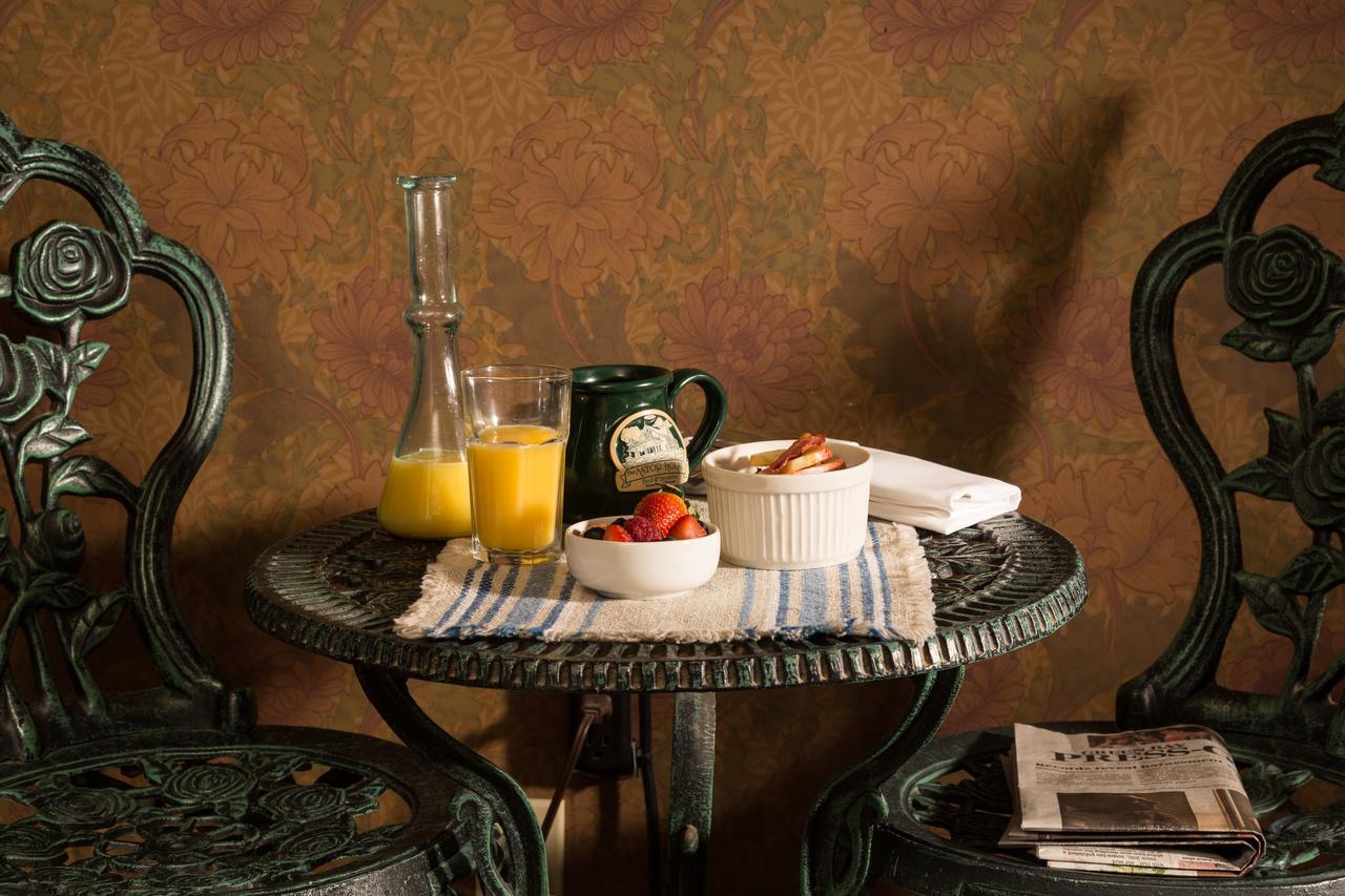 Astor House Bed and Breakfast Green Bay Eksteriør billede