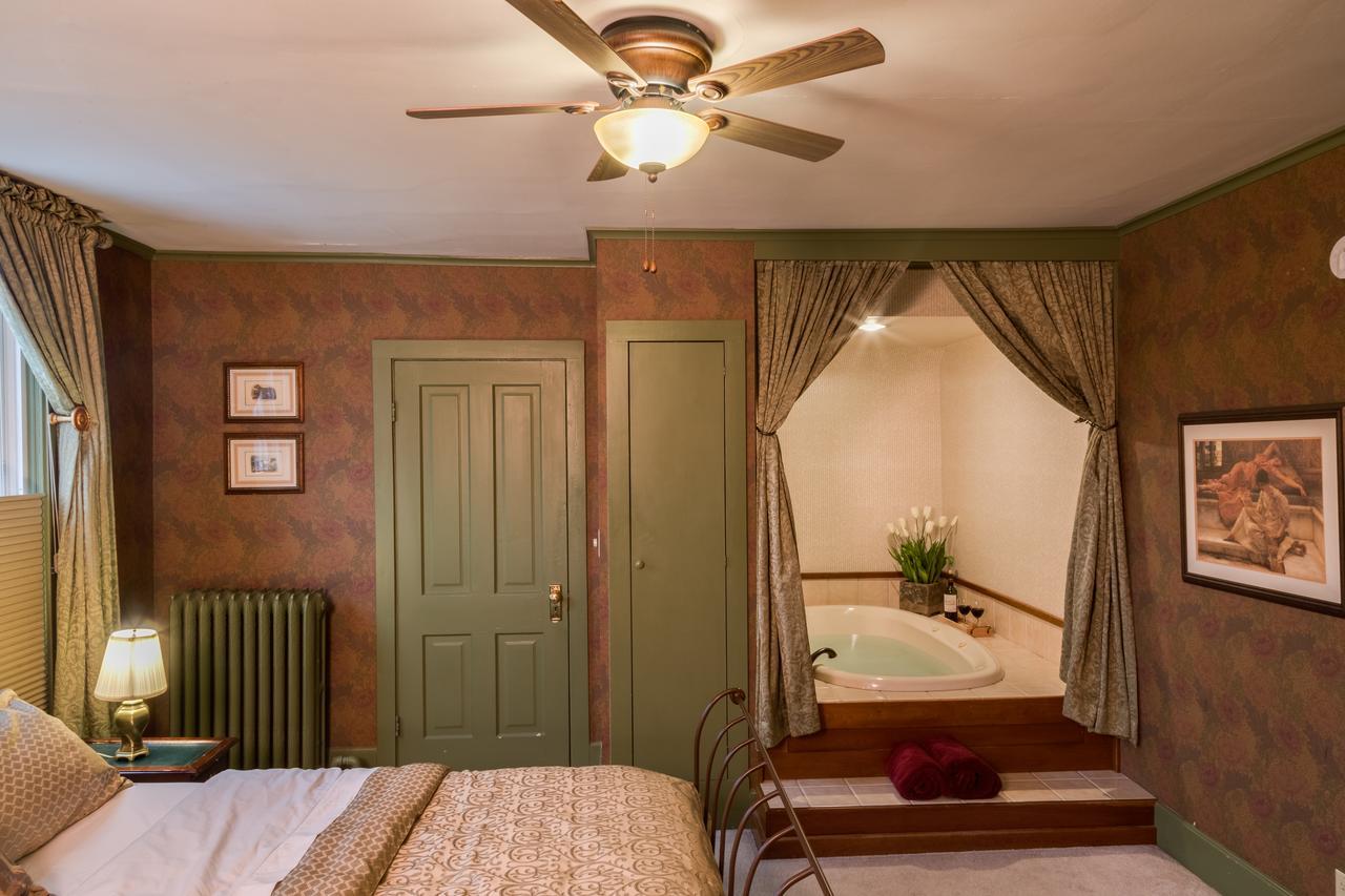 Astor House Bed and Breakfast Green Bay Eksteriør billede